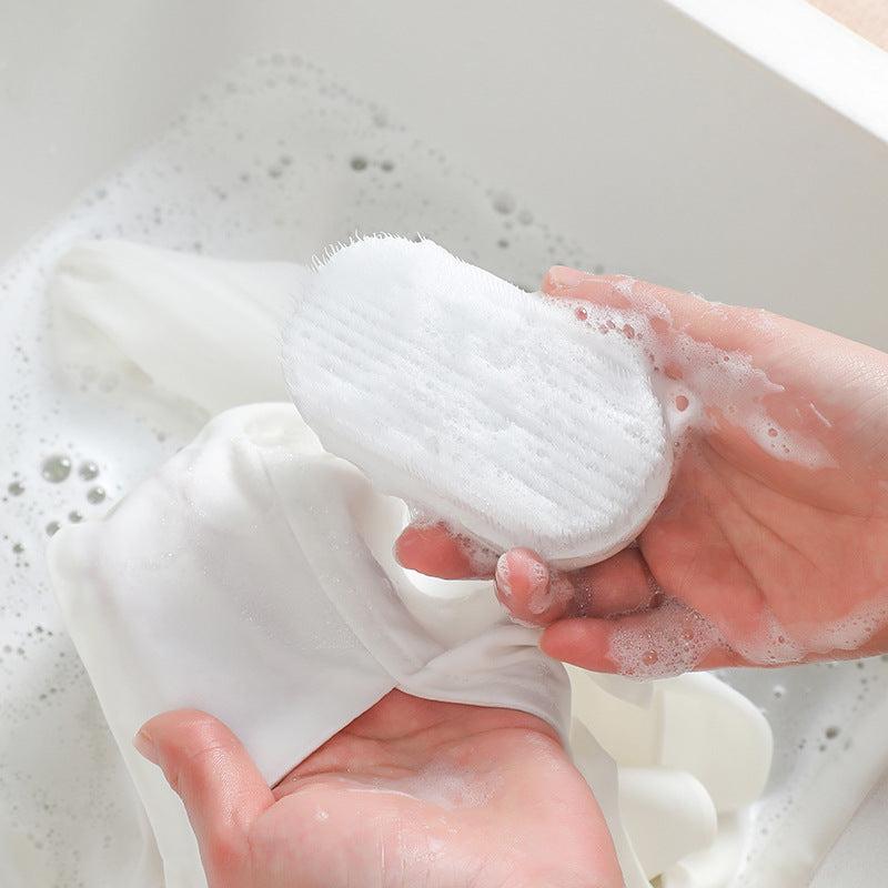 Cleaning brush suitable for collars and undergarments