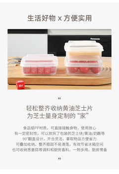 Easy to clean plastic food storage solution