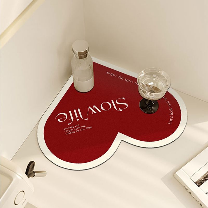 Kitchen mat preventing splashes from sink