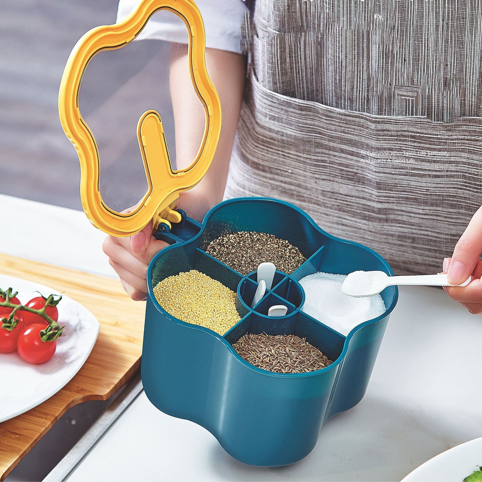 Top view of spice container with measuring spoon
