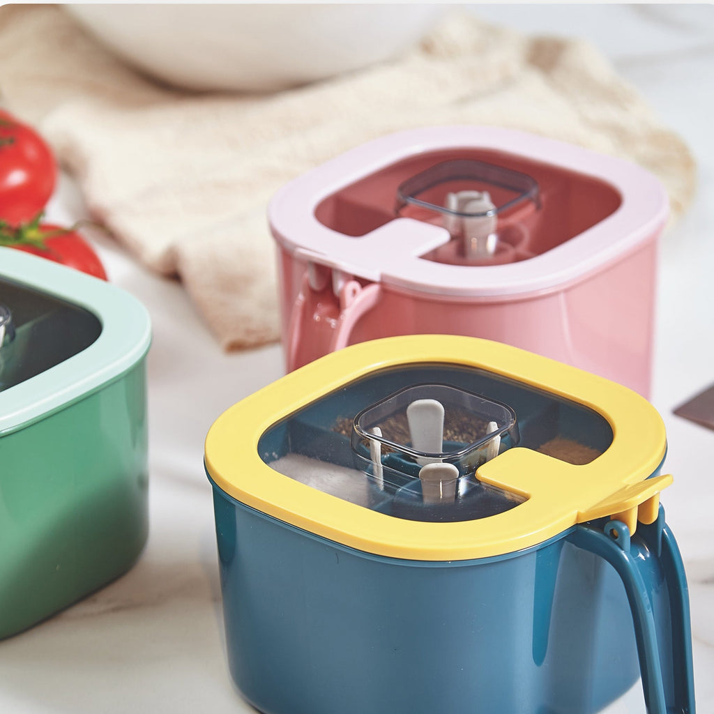 Spice container compartments for efficient storage